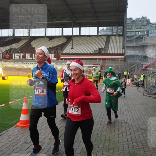 07.12.2025 - St. Pauli X-Mass-Run No. 15 Fabian Wolf http://msf.ph/oto/9370680 07.12.2025 10:04:20 Ziel 113, 1291, 1302, 1712, 1738, 2454, 3188, 4673 meine-sportfotos.de
