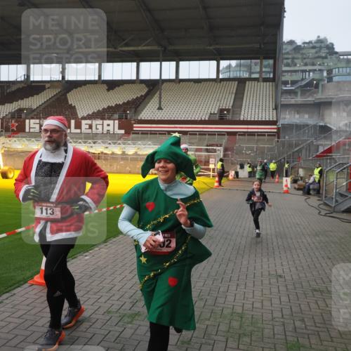 07.12.2025 - St. Pauli X-Mass-Run No. 15 Fabian Wolf http://msf.ph/oto/9370684 07.12.2025 10:04:21 Ziel 113, 1291, 1302, 1712, 1738, 2454, 3188, 4673 meine-sportfotos.de