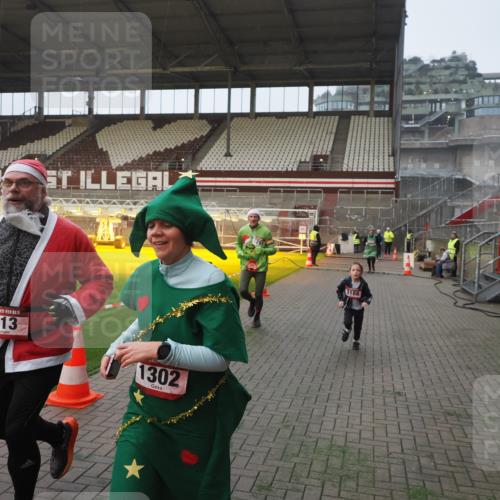 07.12.2025 - St. Pauli X-Mass-Run No. 15 Fabian Wolf http://msf.ph/oto/9370685 07.12.2025 10:04:21 Ziel 113, 1291, 1302, 1712, 1738, 2454, 3188, 4673 meine-sportfotos.de