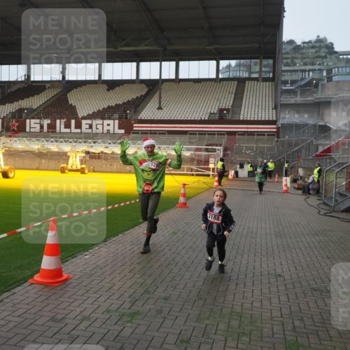 07.12.2025 - St. Pauli X-Mass-Run No. 15 Fabian Wolf http://msf.ph/oto/9370688 07.12.2025 10:04:21 Ziel 113, 1291, 1302, 1712, 1738, 2454, 3188, 4673 meine-sportfotos.de