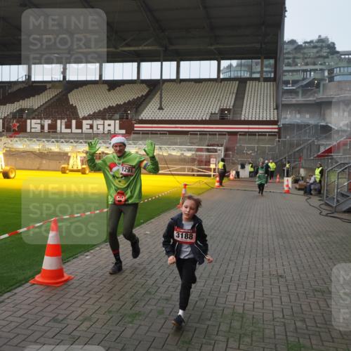 07.12.2025 - St. Pauli X-Mass-Run No. 15 Fabian Wolf http://msf.ph/oto/9370690 07.12.2025 10:04:22 Ziel 113, 1291, 1302, 1712, 1738, 1871, 2454, 3188, 4673 meine-sportfotos.de