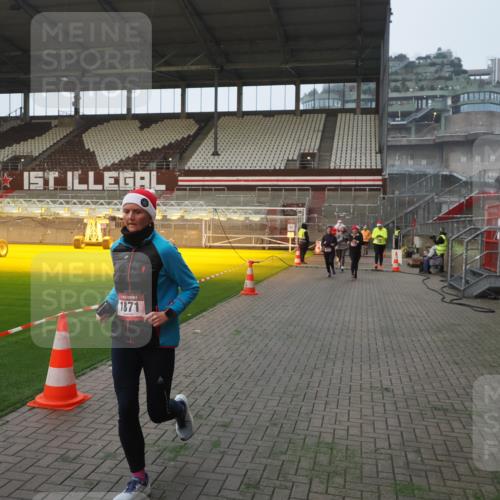 07.12.2025 - St. Pauli X-Mass-Run No. 15 Fabian Wolf http://msf.ph/oto/9370702 07.12.2025 10:04:30 Ziel 113, 1291, 1302, 1522, 1701, 1712, 1738, 1871, 2454, 2569, 2570, 3188, 3477, 3911, 4673 meine-sportfotos.de