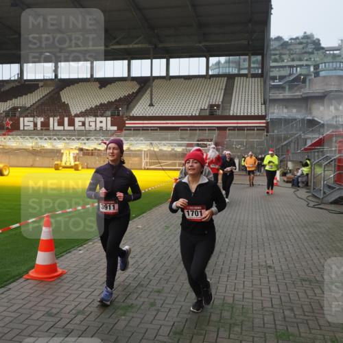 07.12.2025 - St. Pauli X-Mass-Run No. 15 Fabian Wolf http://msf.ph/oto/9370706 07.12.2025 10:04:34 Ziel 713, 1291, 1522, 1701, 1871, 2569, 2570, 3188, 3477, 3894, 3911, 4673 meine-sportfotos.de