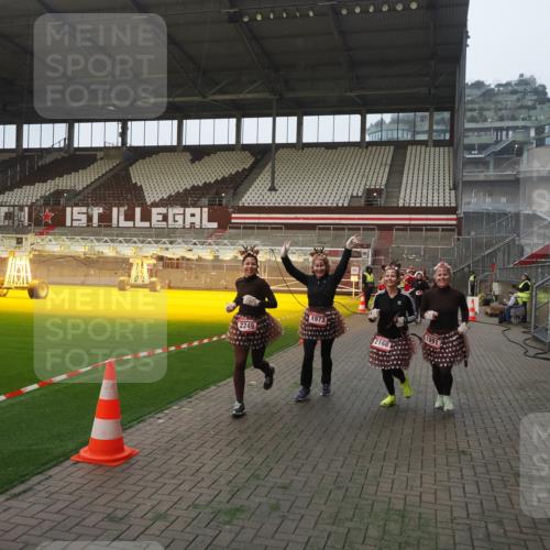 07.12.2025 - St. Pauli X-Mass-Run No. 15 Fabian Wolf http://msf.ph/oto/9370769 07.12.2025 10:04:59 Ziel 210, 292, 1217, 1973, 1991, 2168, 2249, 2856, 2866 meine-sportfotos.de