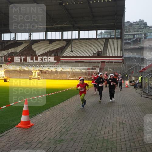 07.12.2025 - St. Pauli X-Mass-Run No. 15 Fabian Wolf http://msf.ph/oto/9370787 07.12.2025 10:05:03 Ziel 202, 210, 292, 699, 1217, 1973, 1991, 2168, 2249, 2856, 2866, 3307, 3311 meine-sportfotos.de