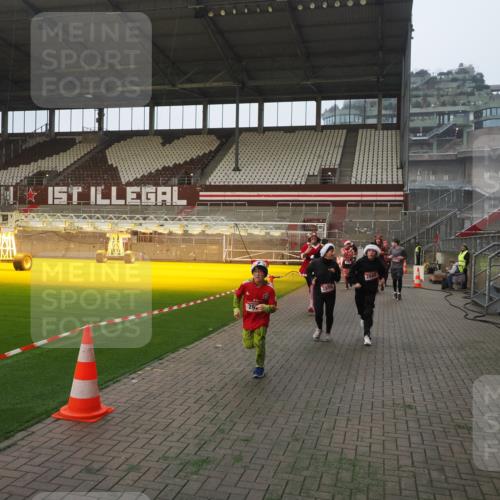 07.12.2025 - St. Pauli X-Mass-Run No. 15 Fabian Wolf http://msf.ph/oto/9370789 07.12.2025 10:05:03 Ziel 202, 210, 292, 699, 1217, 1973, 1991, 2168, 2249, 2856, 2866, 3307, 3311 meine-sportfotos.de