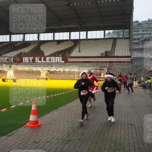 07.12.2025 - St. Pauli X-Mass-Run No. 15 Fabian Wolf http://msf.ph/oto/9370801 07.12.2025 10:05:04 Ziel 202, 210, 292, 699, 1973, 1991, 2168, 2249, 2856, 2866, 3307, 3311 meine-sportfotos.de