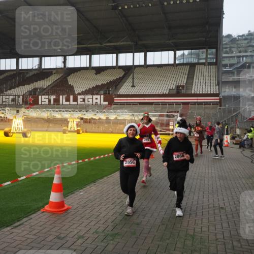 07.12.2025 - St. Pauli X-Mass-Run No. 15 Fabian Wolf http://msf.ph/oto/9370804 07.12.2025 10:05:04 Ziel 202, 210, 292, 699, 1973, 1991, 2168, 2249, 2856, 2866, 3307, 3311 meine-sportfotos.de