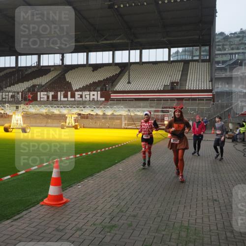 07.12.2025 - St. Pauli X-Mass-Run No. 15 Fabian Wolf http://msf.ph/oto/9370819 07.12.2025 10:05:07 Ziel 202, 210, 292, 699, 1973, 1991, 2168, 2249, 2856, 2866, 3307, 3311 meine-sportfotos.de