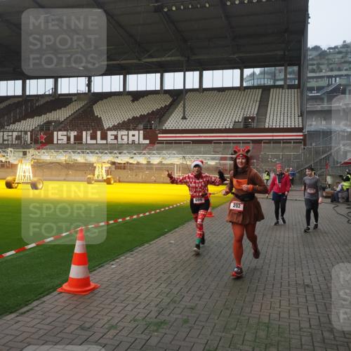 07.12.2025 - St. Pauli X-Mass-Run No. 15 Fabian Wolf http://msf.ph/oto/9370823 07.12.2025 10:05:07 Ziel 202, 210, 292, 699, 1973, 1991, 2168, 2249, 2856, 2866, 3307, 3311 meine-sportfotos.de