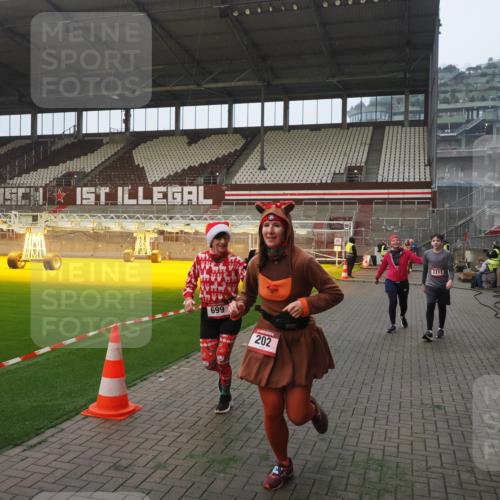 07.12.2025 - St. Pauli X-Mass-Run No. 15 Fabian Wolf http://msf.ph/oto/9370831 07.12.2025 10:05:08 Ziel 114, 202, 210, 292, 699, 1973, 1991, 2168, 2249, 2856, 2866, 3307, 3311 meine-sportfotos.de