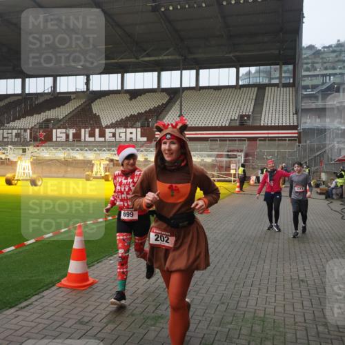 07.12.2025 - St. Pauli X-Mass-Run No. 15 Fabian Wolf http://msf.ph/oto/9370833 07.12.2025 10:05:08 Ziel 114, 202, 210, 292, 699, 1973, 1991, 2168, 2249, 2856, 2866, 3307, 3311 meine-sportfotos.de