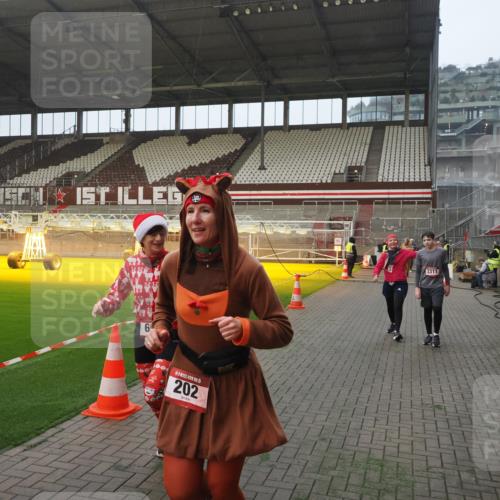 07.12.2025 - St. Pauli X-Mass-Run No. 15 Fabian Wolf http://msf.ph/oto/9370835 07.12.2025 10:05:08 Ziel 114, 202, 210, 292, 699, 1973, 1991, 2168, 2249, 2856, 2866, 3307, 3311 meine-sportfotos.de