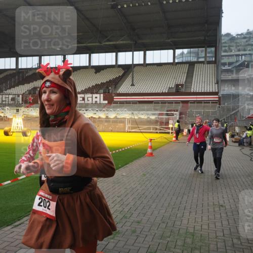 07.12.2025 - St. Pauli X-Mass-Run No. 15 Fabian Wolf http://msf.ph/oto/9370837 07.12.2025 10:05:08 Ziel 114, 202, 210, 292, 699, 1973, 1991, 2168, 2249, 2856, 2866, 3307, 3311 meine-sportfotos.de
