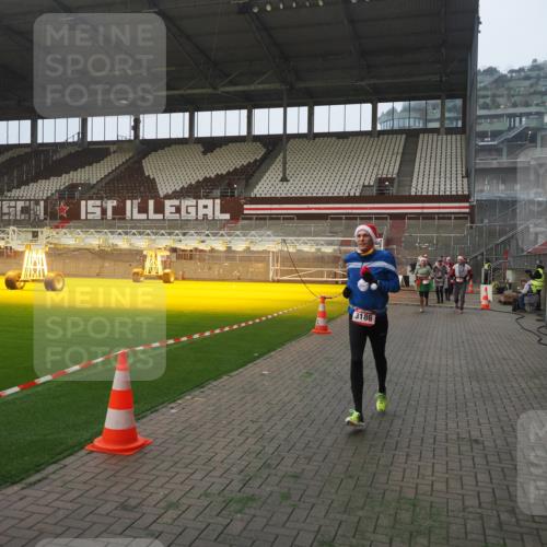 07.12.2025 - St. Pauli X-Mass-Run No. 15 Fabian Wolf http://msf.ph/oto/9370886 07.12.2025 10:05:16 Ziel 114, 202, 210, 292, 699, 1121, 1481, 1661, 1761, 2856, 2866, 3186, 3307, 3311, 4036 meine-sportfotos.de