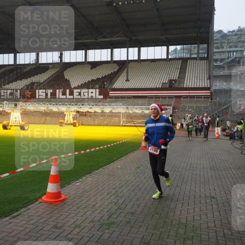 07.12.2025 - St. Pauli X-Mass-Run No. 15 Fabian Wolf http://msf.ph/oto/9370888 07.12.2025 10:05:16 Ziel 114, 202, 210, 292, 699, 1121, 1481, 1661, 1761, 2856, 2866, 3186, 3307, 3311, 4036 meine-sportfotos.de