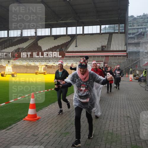 07.12.2025 - St. Pauli X-Mass-Run No. 15 Fabian Wolf http://msf.ph/oto/9370926 07.12.2025 10:05:23 Ziel 114, 543, 668, 950, 1121, 1316, 1374, 1481, 1661, 1761, 3186, 3386, 4036, 4556, 4558 meine-sportfotos.de