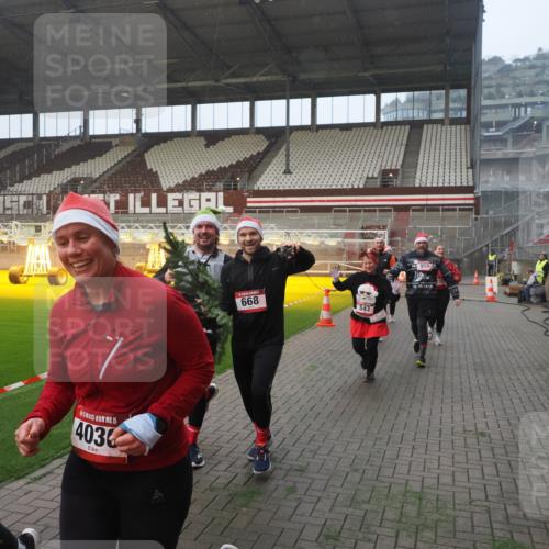 07.12.2025 - St. Pauli X-Mass-Run No. 15 Fabian Wolf http://msf.ph/oto/9370933 07.12.2025 10:05:24 Ziel 114, 543, 668, 950, 1121, 1316, 1374, 1481, 1661, 1761, 3186, 3386, 4036, 4556, 4558 meine-sportfotos.de