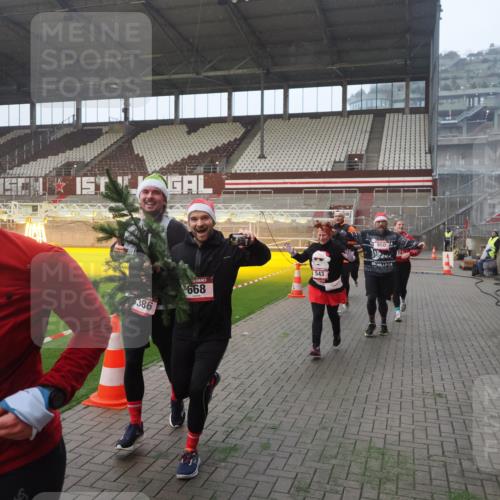 07.12.2025 - St. Pauli X-Mass-Run No. 15 Fabian Wolf http://msf.ph/oto/9370935 07.12.2025 10:05:25 Ziel 114, 543, 668, 950, 1121, 1316, 1374, 1481, 1661, 1761, 3186, 3386, 4036, 4556, 4558 meine-sportfotos.de