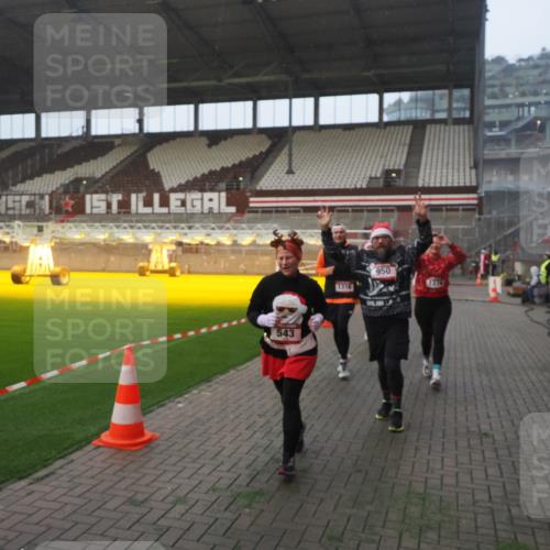 07.12.2025 - St. Pauli X-Mass-Run No. 15 Fabian Wolf http://msf.ph/oto/9370945 07.12.2025 10:05:26 Ziel 114, 543, 668, 950, 1121, 1316, 1374, 1481, 1661, 1761, 3186, 3386, 4036, 4556, 4558 meine-sportfotos.de