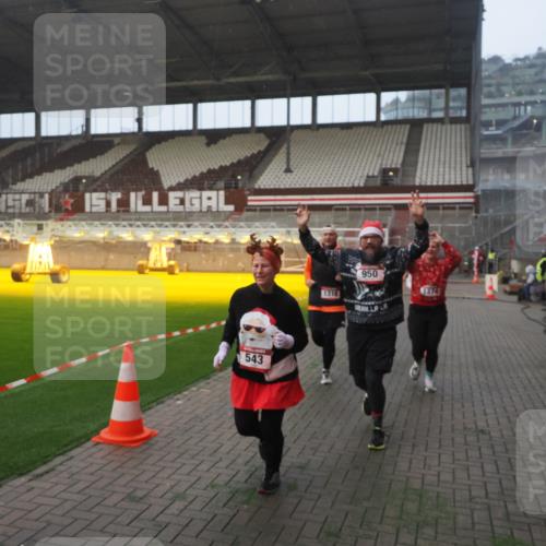 07.12.2025 - St. Pauli X-Mass-Run No. 15 Fabian Wolf http://msf.ph/oto/9370948 07.12.2025 10:05:26 Ziel 114, 543, 668, 950, 1121, 1316, 1374, 1481, 1661, 1761, 3186, 3386, 4036, 4556, 4558 meine-sportfotos.de