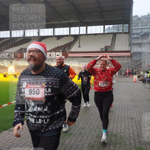 07.12.2025 - St. Pauli X-Mass-Run No. 15 Fabian Wolf http://msf.ph/oto/9370960 07.12.2025 10:05:27 Ziel 114, 543, 668, 950, 1121, 1316, 1374, 1481, 1661, 1761, 3186, 3386, 4036, 4556, 4558 meine-sportfotos.de