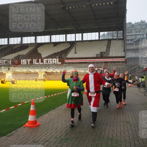 07.12.2025 - St. Pauli X-Mass-Run No. 15 Fabian Wolf http://msf.ph/oto/9370996 07.12.2025 10:05:40 Ziel 54, 123, 363, 385, 512, 945, 1215, 1222, 3231, 4552, 4555, 4556, 4558, 4559, 4560 meine-sportfotos.de