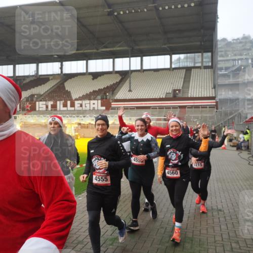 07.12.2025 - St. Pauli X-Mass-Run No. 15 Fabian Wolf http://msf.ph/oto/9371015 07.12.2025 10:05:42 Ziel 2, 3, 54, 123, 363, 385, 512, 945, 1215, 1222, 1789, 1791, 3231, 4195, 4552, 4555, 4559, 4560 meine-sportfotos.de