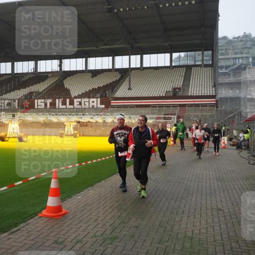 07.12.2025 - St. Pauli X-Mass-Run No. 15 Fabian Wolf http://msf.ph/oto/9371038 07.12.2025 10:05:45 Ziel 2, 3, 54, 123, 363, 385, 512, 945, 1215, 1222, 1789, 1791, 3231, 4194, 4195, 4552, 4555, 4559, 4560 meine-sportfotos.de