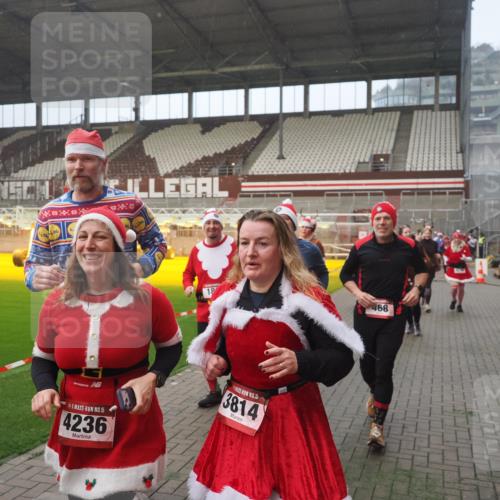 07.12.2025 - St. Pauli X-Mass-Run No. 15 Fabian Wolf http://msf.ph/oto/9371120 07.12.2025 10:06:05 Ziel 127, 148, 180, 424, 468, 676, 805, 834, 967, 969, 1788, 2756, 2757, 2894, 2968, 3093, 3172, 3196, 3812, 3814, 3857, 3859, 3877, 4235, 4236, 4237, 4246, 4251 meine-sportfotos.de