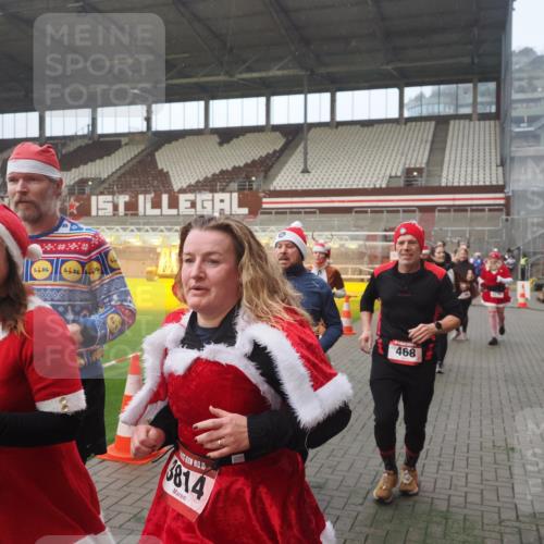 07.12.2025 - St. Pauli X-Mass-Run No. 15 Fabian Wolf http://msf.ph/oto/9371123 07.12.2025 10:06:05 Ziel 127, 148, 180, 424, 468, 676, 805, 834, 967, 969, 1788, 2756, 2757, 2894, 2968, 3093, 3172, 3196, 3812, 3814, 3857, 3859, 3877, 4235, 4236, 4237, 4246, 4251 meine-sportfotos.de