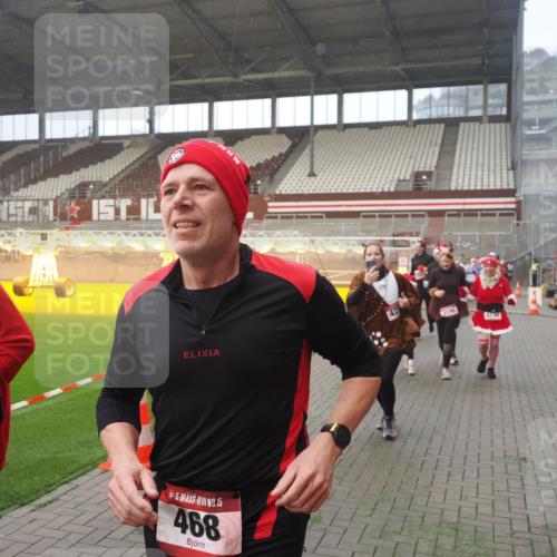 07.12.2025 - St. Pauli X-Mass-Run No. 15 Fabian Wolf http://msf.ph/oto/9371136 07.12.2025 10:06:07 Ziel 127, 148, 180, 424, 468, 676, 805, 834, 893, 967, 969, 1788, 2756, 2757, 2894, 2968, 3093, 3172, 3196, 3812, 3814, 3857, 3859, 4235, 4236, 4237, 4246, 4251, 4670, 4676 meine-sportfotos.de