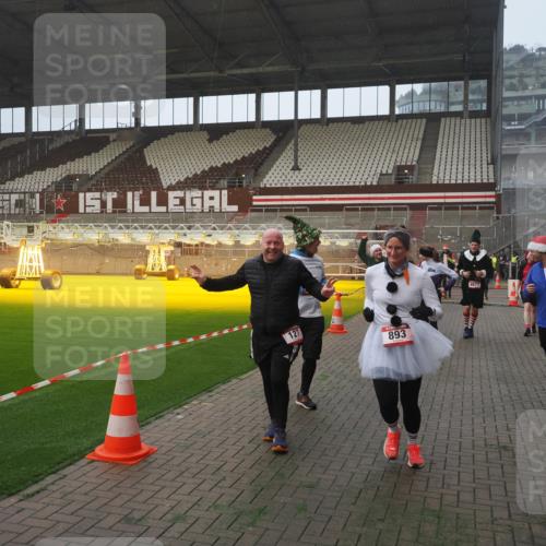 07.12.2025 - St. Pauli X-Mass-Run No. 15 Fabian Wolf http://msf.ph/oto/9371224 07.12.2025 10:06:15 Ziel 127, 148, 180, 187, 468, 893, 967, 969, 1119, 1788, 1832, 1937, 2894, 2968, 3093, 3172, 3196, 3812, 3814, 3859, 4235, 4236, 4237, 4246, 4251, 4657, 4665, 4670, 4672, 4676, 4677, 4736, 4739 meine-sportfotos.de