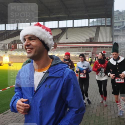 07.12.2025 - St. Pauli X-Mass-Run No. 15 Fabian Wolf http://msf.ph/oto/9371257 07.12.2025 10:06:18 Ziel 34, 127, 148, 187, 468, 893, 967, 969, 1119, 1788, 1832, 1937, 1946, 2894, 2968, 3093, 3196, 4246, 4251, 4657, 4665, 4670, 4672, 4676, 4677, 4736, 4739 meine-sportfotos.de