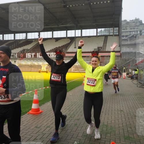 07.12.2025 - St. Pauli X-Mass-Run No. 15 Fabian Wolf http://msf.ph/oto/9371369 07.12.2025 10:06:32 Ziel 34, 150, 187, 562, 1369, 1479, 1480, 1832, 1946, 3213, 3232, 3534, 3535, 3536, 3537, 4459 meine-sportfotos.de