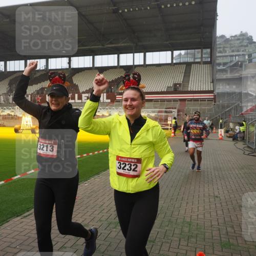 07.12.2025 - St. Pauli X-Mass-Run No. 15 Fabian Wolf http://msf.ph/oto/9371372 07.12.2025 10:06:32 Ziel 34, 150, 187, 562, 1369, 1479, 1480, 1832, 1946, 3213, 3232, 3534, 3535, 3536, 3537, 4459 meine-sportfotos.de