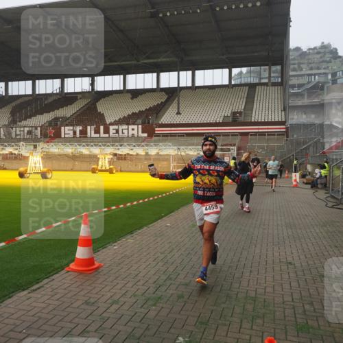 07.12.2025 - St. Pauli X-Mass-Run No. 15 Fabian Wolf http://msf.ph/oto/9371385 07.12.2025 10:06:34 Ziel 34, 150, 187, 562, 1369, 1479, 1480, 1946, 3213, 3232, 3534, 3535, 3536, 3537, 3970, 3971, 4459 meine-sportfotos.de
