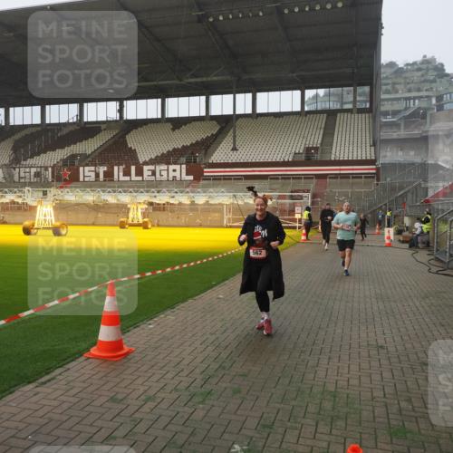 07.12.2025 - St. Pauli X-Mass-Run No. 15 Fabian Wolf http://msf.ph/oto/9371404 07.12.2025 10:06:36 Ziel 34, 150, 562, 1369, 1479, 1480, 1946, 3213, 3232, 3330, 3333, 3534, 3535, 3536, 3537, 3970, 3971, 4459 meine-sportfotos.de