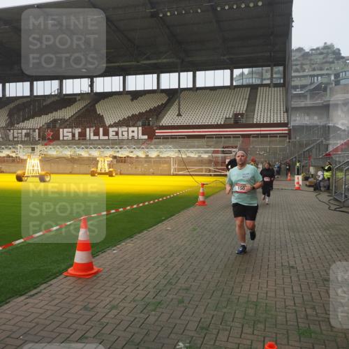 07.12.2025 - St. Pauli X-Mass-Run No. 15 Fabian Wolf http://msf.ph/oto/9371416 07.12.2025 10:06:38 Ziel 34, 150, 562, 1369, 1479, 1480, 1946, 3213, 3232, 3330, 3333, 3534, 3535, 3536, 3537, 3970, 3971, 4459 meine-sportfotos.de