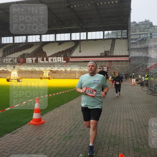 07.12.2025 - St. Pauli X-Mass-Run No. 15 Fabian Wolf http://msf.ph/oto/9371427 07.12.2025 10:06:39 Ziel 150, 562, 1369, 1479, 1480, 3213, 3232, 3330, 3333, 3534, 3535, 3536, 3537, 3970, 3971, 4459 meine-sportfotos.de