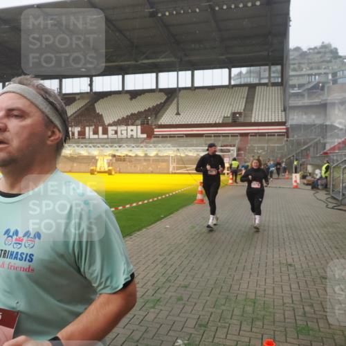 07.12.2025 - St. Pauli X-Mass-Run No. 15 Fabian Wolf http://msf.ph/oto/9371435 07.12.2025 10:06:39 Ziel 150, 562, 1369, 1479, 1480, 3213, 3232, 3330, 3333, 3534, 3535, 3536, 3537, 3970, 3971, 4459 meine-sportfotos.de