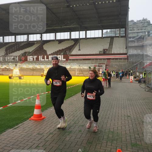 07.12.2025 - St. Pauli X-Mass-Run No. 15 Fabian Wolf http://msf.ph/oto/9371447 07.12.2025 10:06:41 Ziel 150, 562, 2129, 3213, 3232, 3330, 3333, 3534, 3535, 3536, 3537, 3970, 3971, 4459, 4735, 4738 meine-sportfotos.de