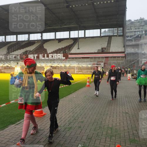07.12.2025 - St. Pauli X-Mass-Run No. 15 Fabian Wolf http://msf.ph/oto/9371476 07.12.2025 10:06:49 Ziel 150, 217, 366, 867, 1007, 1103, 1505, 1735, 2129, 3189, 3330, 3333, 3970, 3971, 4735, 4738 meine-sportfotos.de