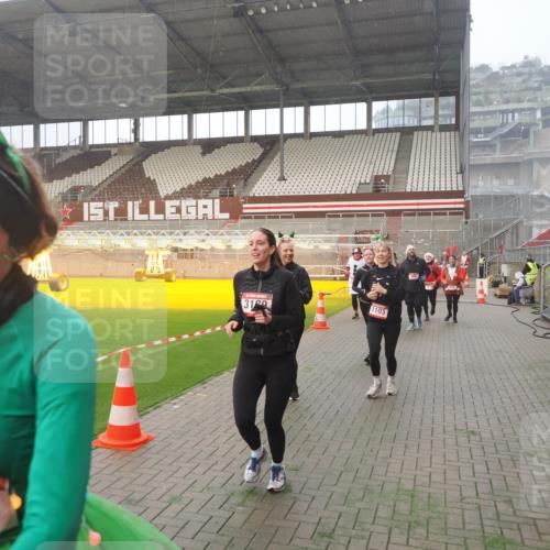 07.12.2025 - St. Pauli X-Mass-Run No. 15 Fabian Wolf http://msf.ph/oto/9371504 07.12.2025 10:06:54 Ziel 217, 366, 867, 972, 975, 1007, 1103, 1505, 1735, 1736, 2129, 3189, 3330, 3333, 4354, 4735, 4738 meine-sportfotos.de