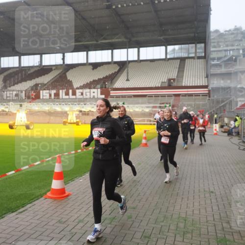 07.12.2025 - St. Pauli X-Mass-Run No. 15 Fabian Wolf http://msf.ph/oto/9371506 07.12.2025 10:06:55 Ziel 217, 366, 867, 972, 975, 1007, 1103, 1505, 1735, 1736, 2129, 3189, 3330, 3333, 4354, 4735, 4738 meine-sportfotos.de