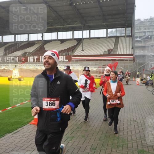 07.12.2025 - St. Pauli X-Mass-Run No. 15 Fabian Wolf http://msf.ph/oto/9371535 07.12.2025 10:06:59 Ziel 217, 366, 421, 792, 867, 972, 975, 1007, 1103, 1505, 1572, 1735, 1736, 2129, 3189, 3945, 4354, 4735, 4738 meine-sportfotos.de