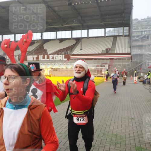 07.12.2025 - St. Pauli X-Mass-Run No. 15 Fabian Wolf http://msf.ph/oto/9371550 07.12.2025 10:07:00 Ziel 217, 366, 421, 792, 867, 972, 975, 1007, 1103, 1505, 1572, 1735, 1736, 2129, 3189, 3945, 4354, 4735, 4738 meine-sportfotos.de