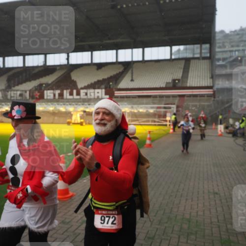 07.12.2025 - St. Pauli X-Mass-Run No. 15 Fabian Wolf http://msf.ph/oto/9371552 07.12.2025 10:07:00 Ziel 217, 366, 421, 792, 867, 972, 975, 1007, 1103, 1505, 1572, 1735, 1736, 2129, 3189, 3945, 4354, 4735, 4738 meine-sportfotos.de