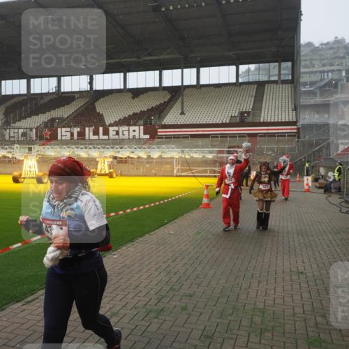 07.12.2025 - St. Pauli X-Mass-Run No. 15 Fabian Wolf http://msf.ph/oto/9371568 07.12.2025 10:07:04 Ziel 217, 366, 421, 792, 867, 972, 975, 1103, 1505, 1572, 1735, 1736, 3189, 3414, 3945, 4354 meine-sportfotos.de