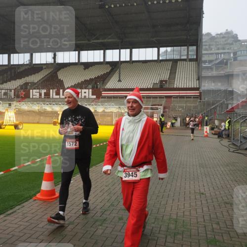 07.12.2025 - St. Pauli X-Mass-Run No. 15 Fabian Wolf http://msf.ph/oto/9371621 07.12.2025 10:07:12 Ziel 421, 792, 1572, 2983, 3414, 3945, 4354 meine-sportfotos.de